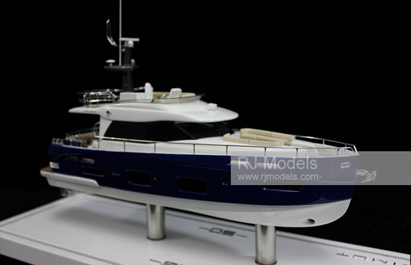 17. Azimut 50 Flybridge boats